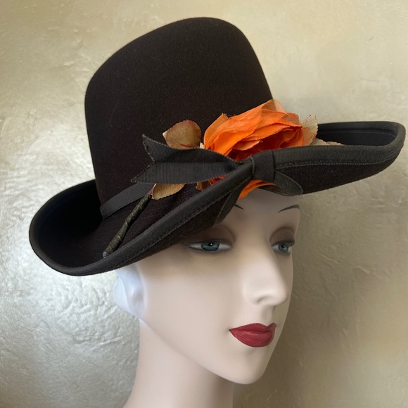 DESIGNER 1960s' BROWN FELT FEDORA WITH GROSGRAIN EDGING, TOPSTITCHING + FLOWER